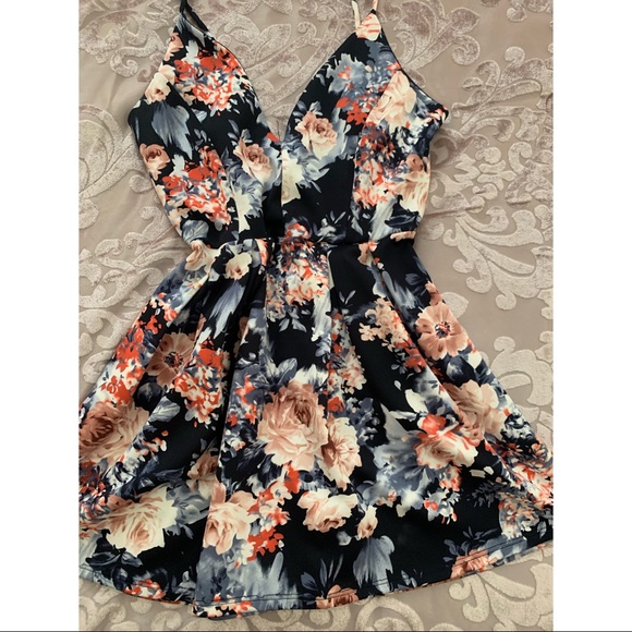 Dresses & Skirts - Dress